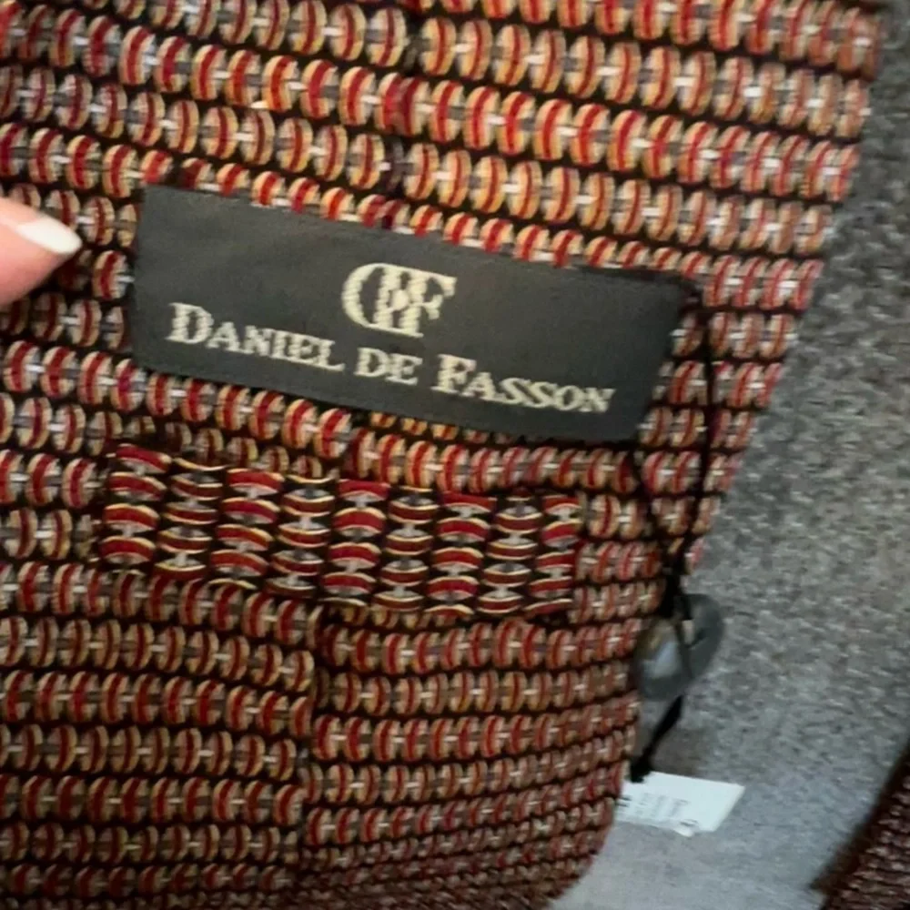 Daniel De Fasson Men’s handmade 100% silk neck tie.